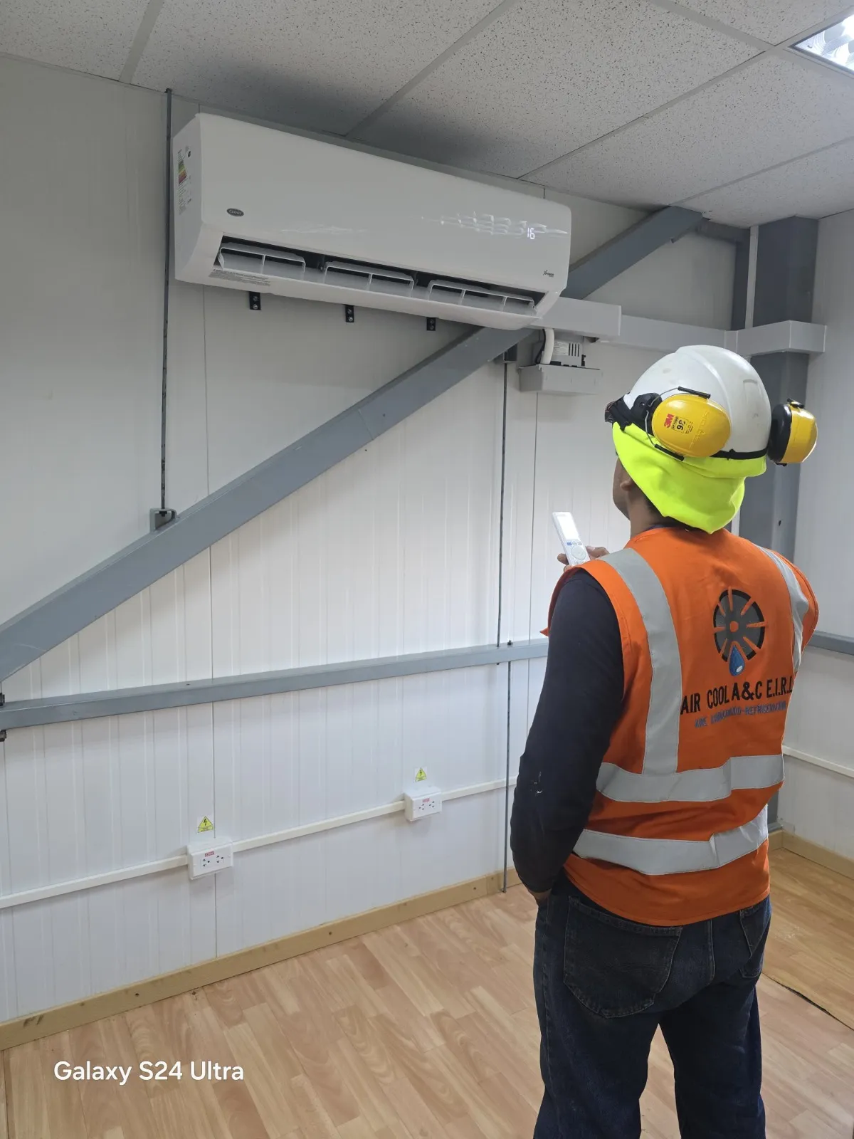 operador probando ac