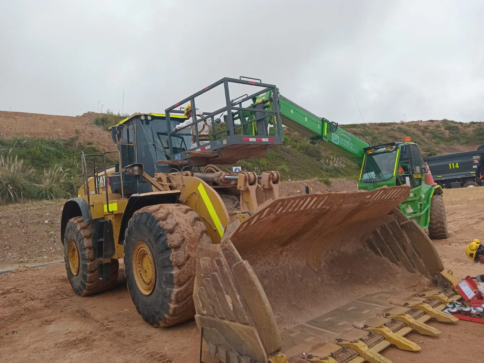 cargador frontal con parabrisas laminado